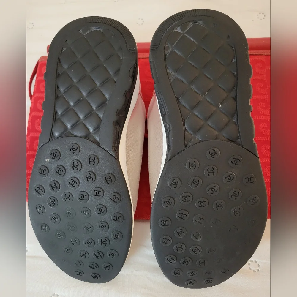 Authentic Chanel 19P Cruise Mesh & Lycra CC Logo Low-Top Sneakers White/Red - Picture 10 of 16